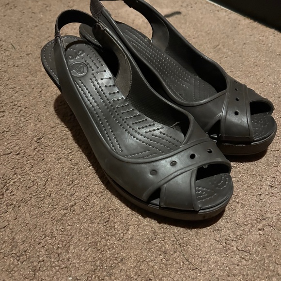 Crocs Peep Toe dark brown wedge sling back heels sz 9 - Picture 1 of 3